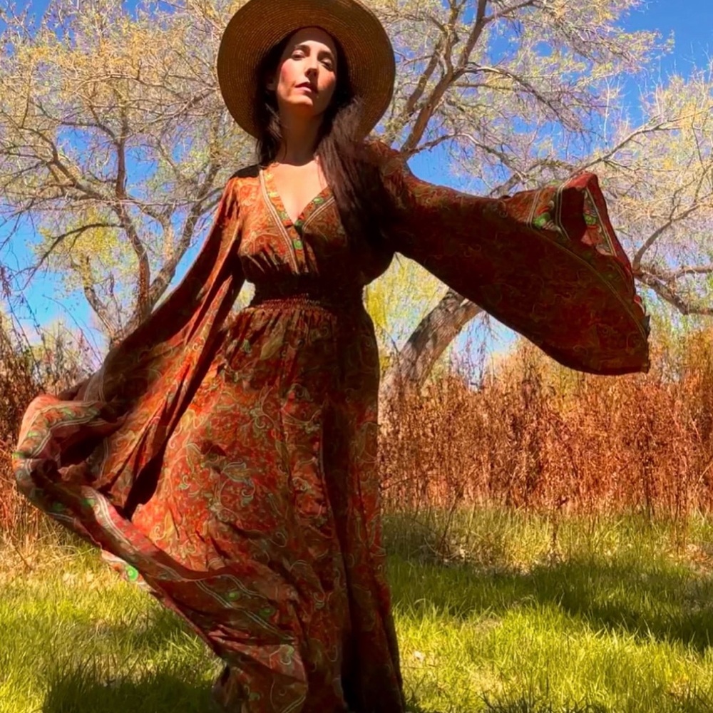 Bell Sleeve Bohemian Paisley Maxi Dress: 70% silk, one size fits Xs to large